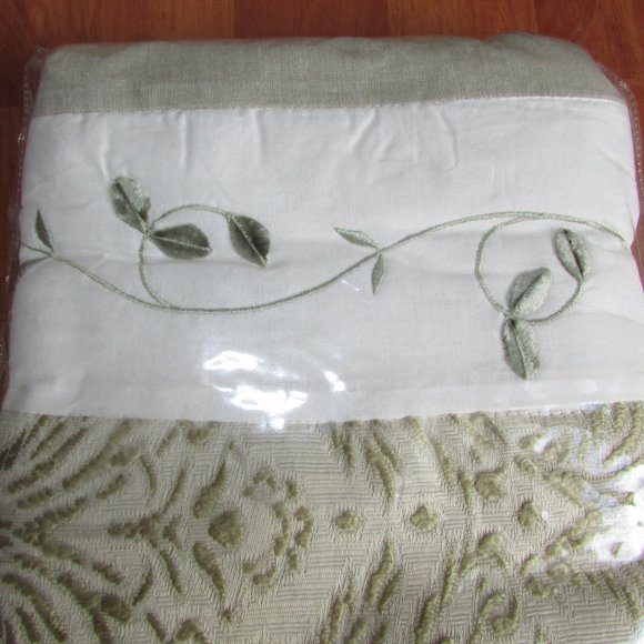Embroidered Jacquard Pillow Shams x 2 - NEW - Picture 4 of 4